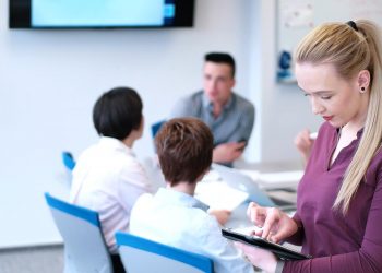 Navigating Parent-Teacher Conferences: 5 Tips for a Productive Meeting