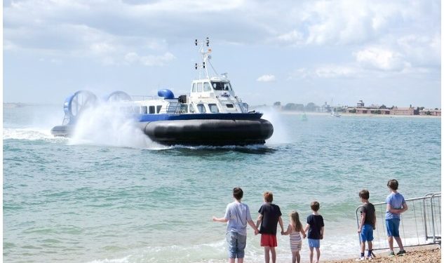 Yacht rental for 10 people for a seaboat trip in Barcelona