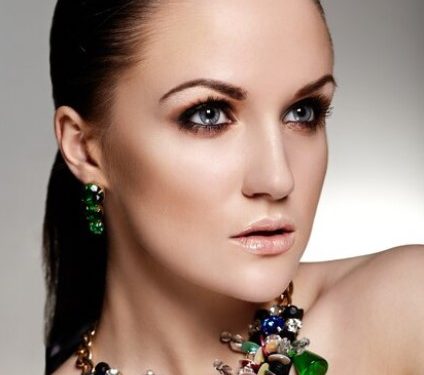 Natural Stone Jewelry in Fashion: A Timeless Trend