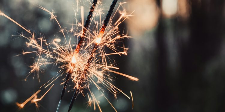 Light up the Night: How to Make Your Wedding Sparkle With Sparkler Decor Techniques