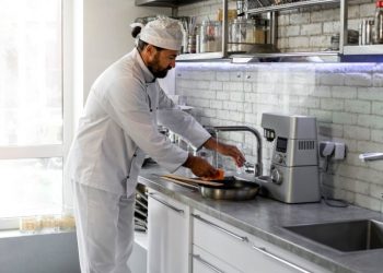  Keeping Your Kitchen Sparkling: The Importance of Professional Oven Cleaning