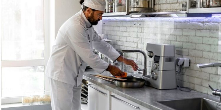  Keeping Your Kitchen Sparkling: The Importance of Professional Oven Cleaning