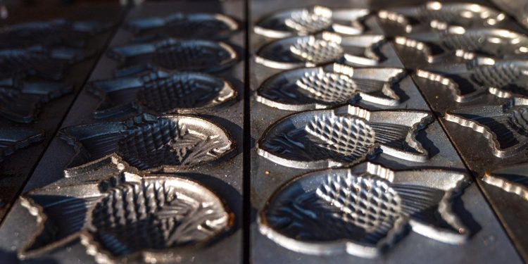 Drawing and stamping are two commonly used process methods in metal processing.