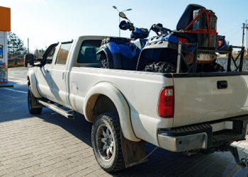 Enclosed Transport vs Open Carrier for Classic Cars